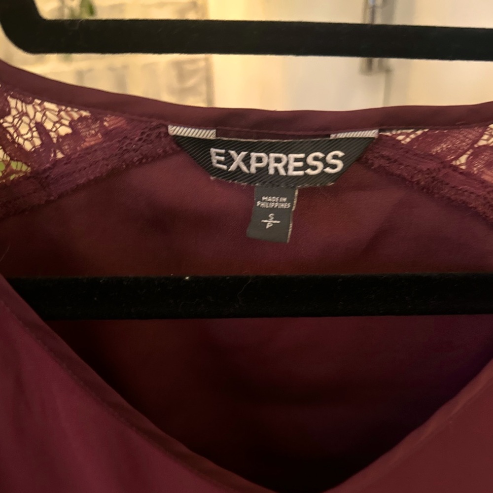 Maroon silk short sleeve blouse with lace detail - Picture 6 of 7
